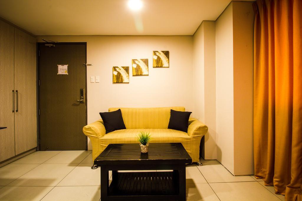 Jade And 2* Makati City